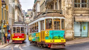 Read more about the article Lizbona – wskocz w żółty tramwaj i poczuj rytm Portugalii! Smak pastel de nata, widok na ocean. Lizbona zaprasza!!!