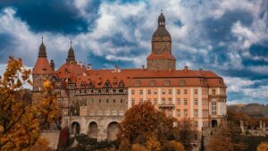 Read more about the article Zamek Książ. Ponad 700 lat historii i tajemnice, które wciąż czekają na odkrycie. Zapraszamy na wycieczkę