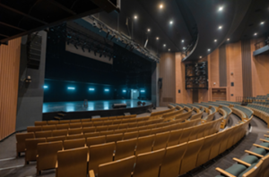 Read more about the article Wieczór Teatralny: Zapraszamy na komediowy spektakl „Gra w randki”